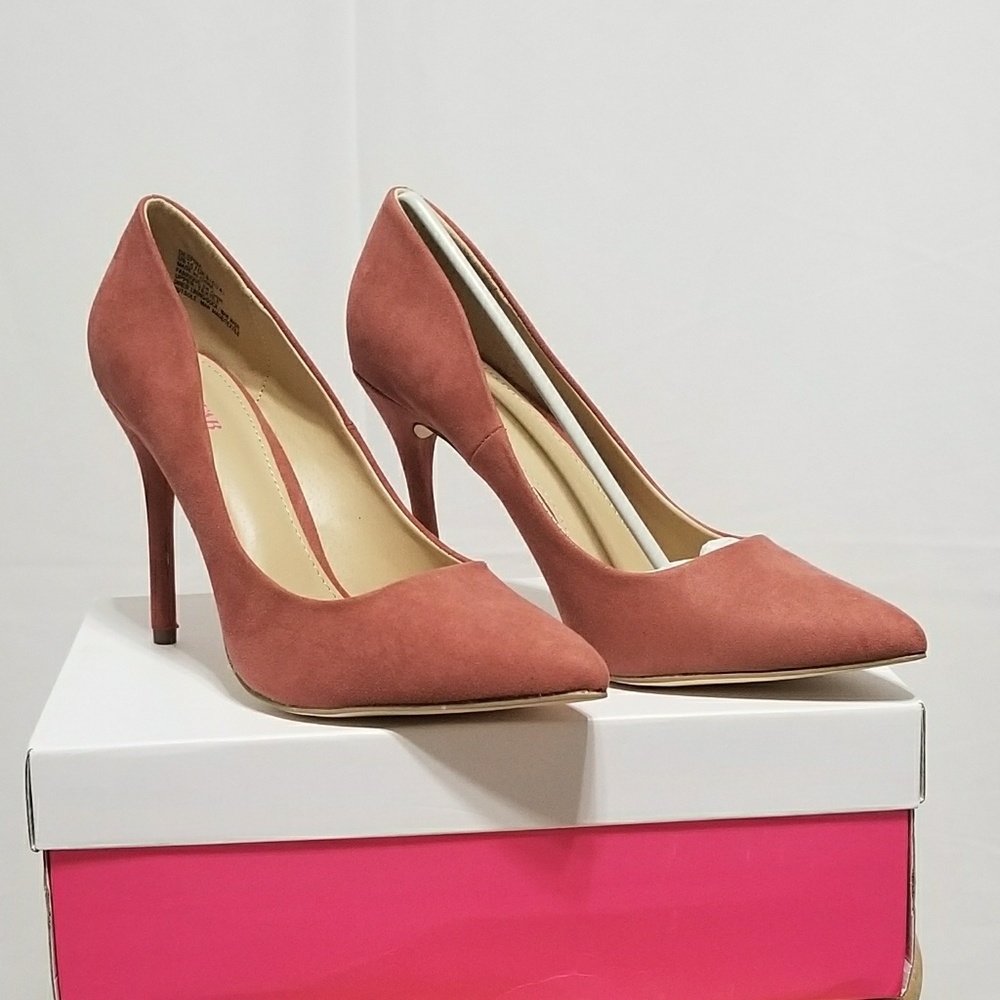 Peach/rose-colored heels